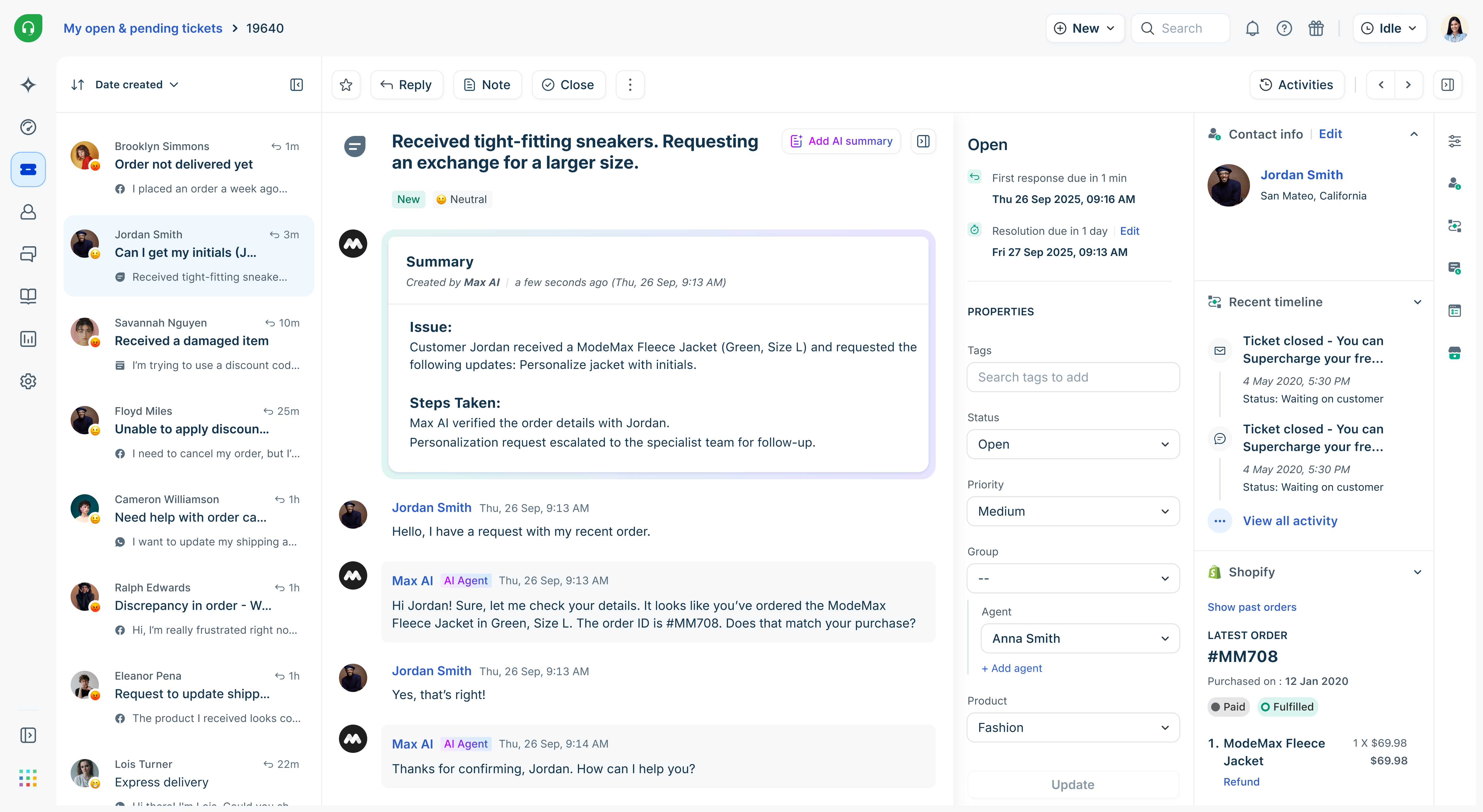 Изглед на списък с тикети в Freshdesk с колони за приоритет и статус